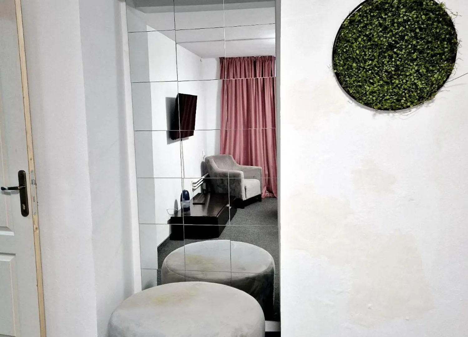 Boutique Old City 8 Бухарест 0*,  Румыния