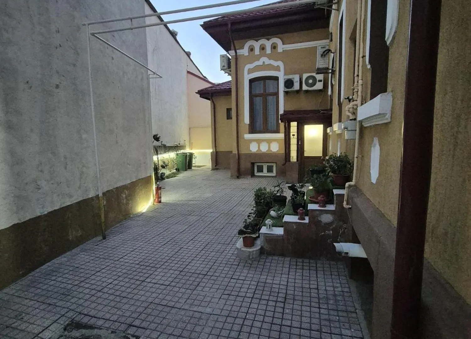 Boutique Old City 8 Bucharest Apartment
